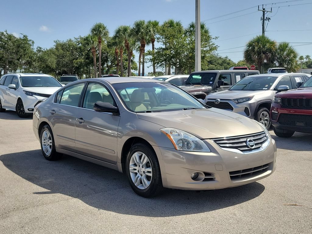 Used 2012 Nissan Altima 2.5 S w/ Special Edition Pkg FWD image 3