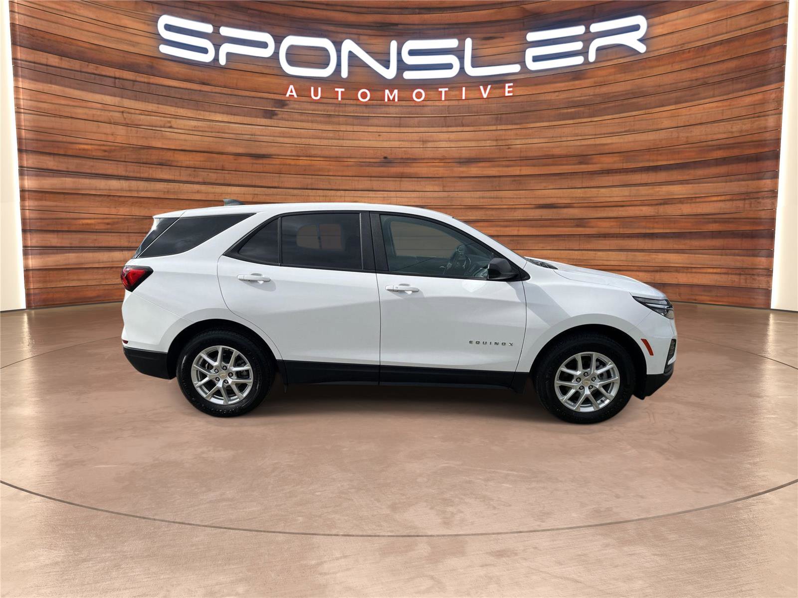 Used 2023 Chevrolet Equinox LS image 5