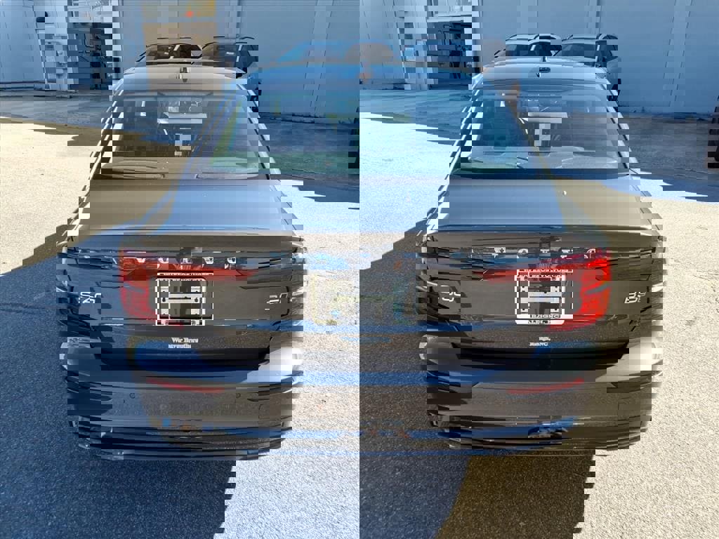 Certified 2025 Volvo S60 B5 Core image 4