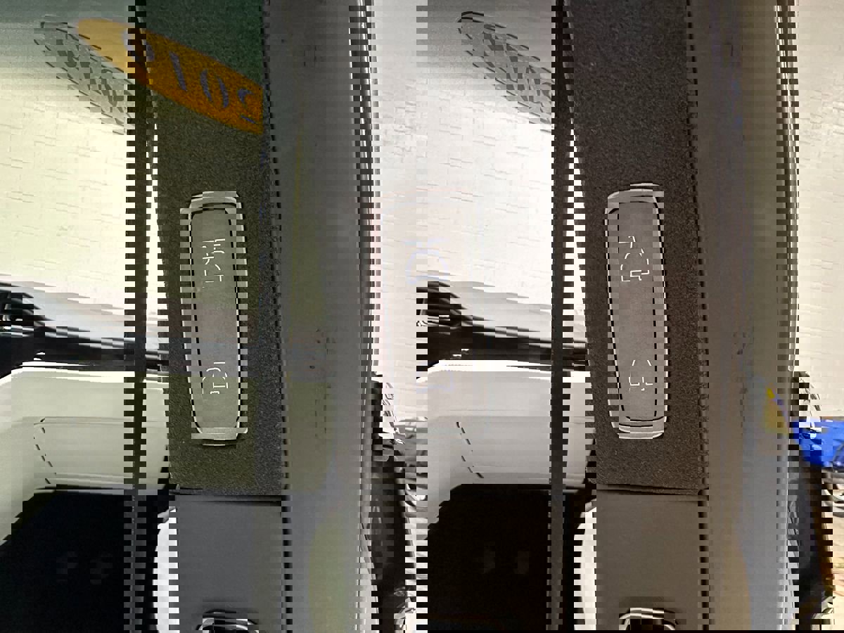 Used 2019 Tesla Model X image 12