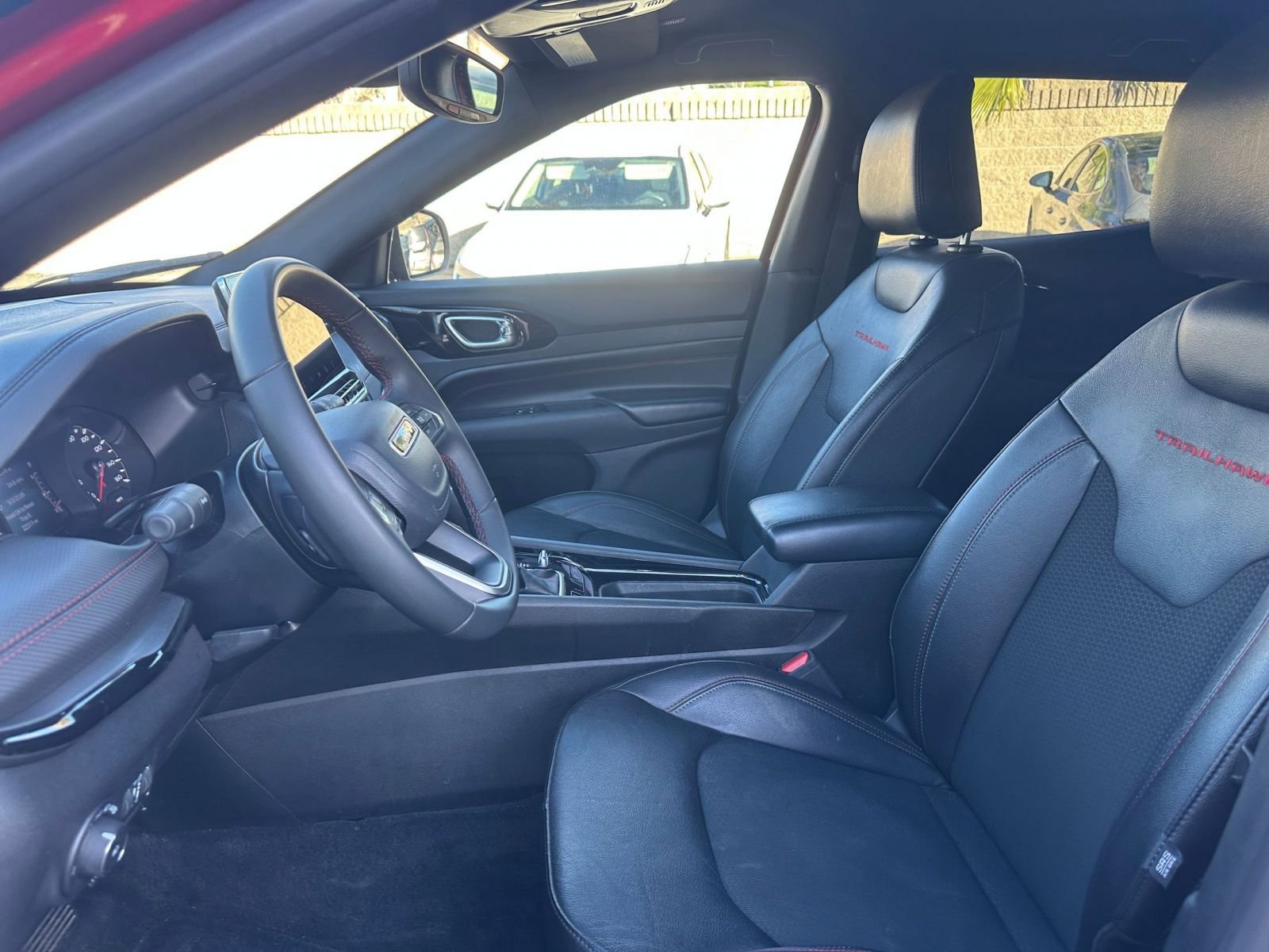 Used 2025 Jeep Compass Trailhawk AWD/4WD image 25