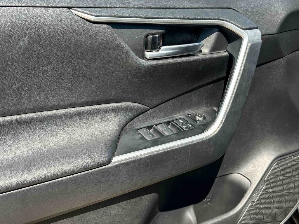 Used 2025 Toyota RAV4 XLE image 16
