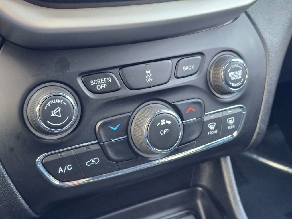 Used 2018 Jeep Cherokee Latitude Plus image 32