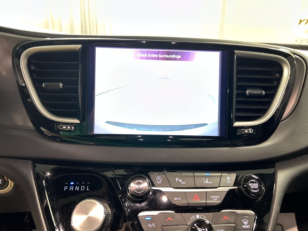 Used 2026 Chrysler Pacifica Select FWD image 18