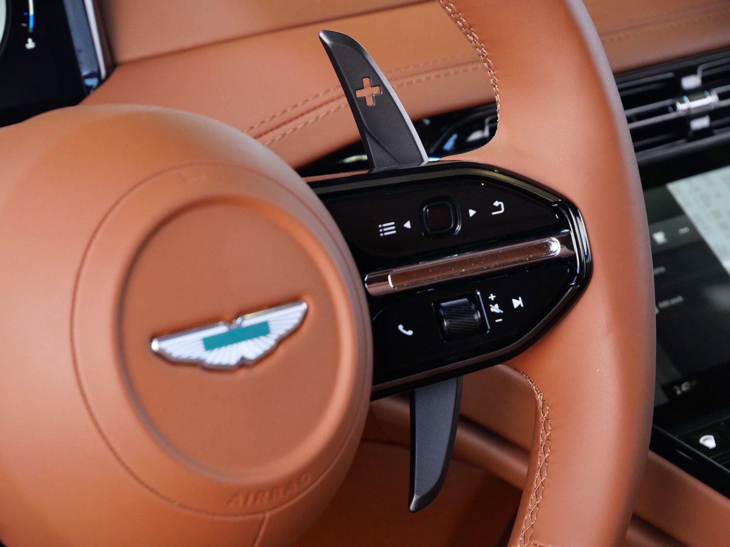 Used 2025 Aston Martin DB12 Coupe RWD image 18