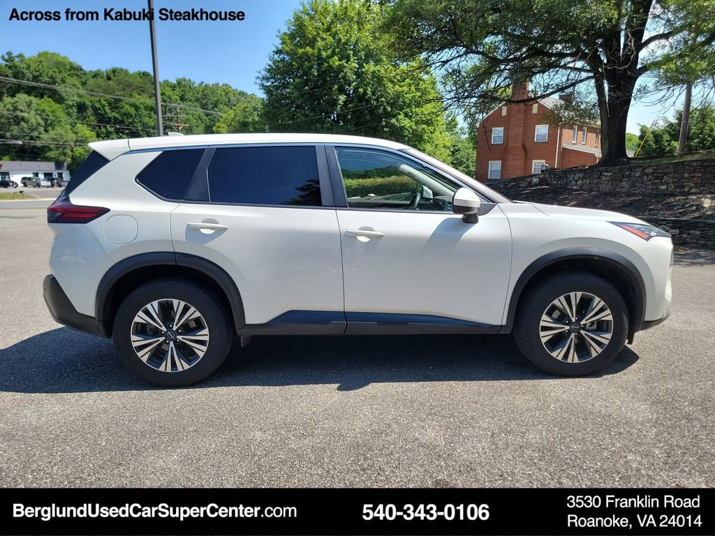 Used 2023 Nissan Rogue SV image 3