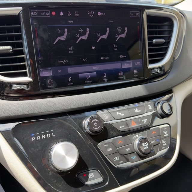 Used 2024 Chrysler Pacifica Touring-L FWD image 19