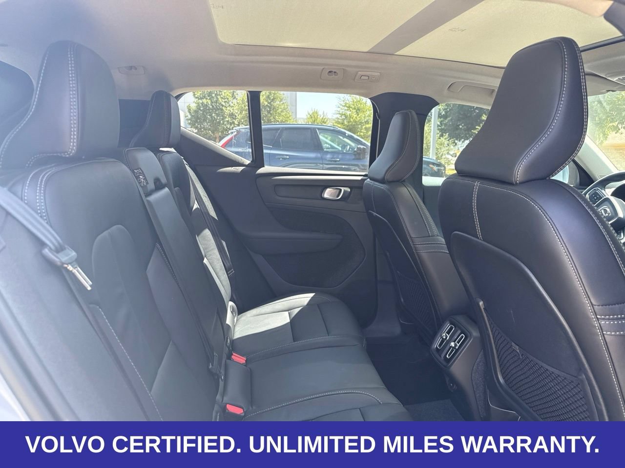 Certified 2024 Volvo XC40 B5 Ultimate w/ Protection Package Premier AWD/4WD image 14