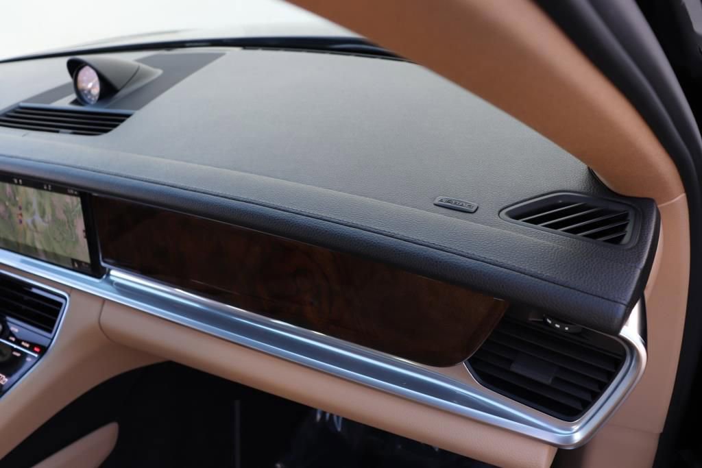 Used 2018 Porsche Panamera 4 image 50