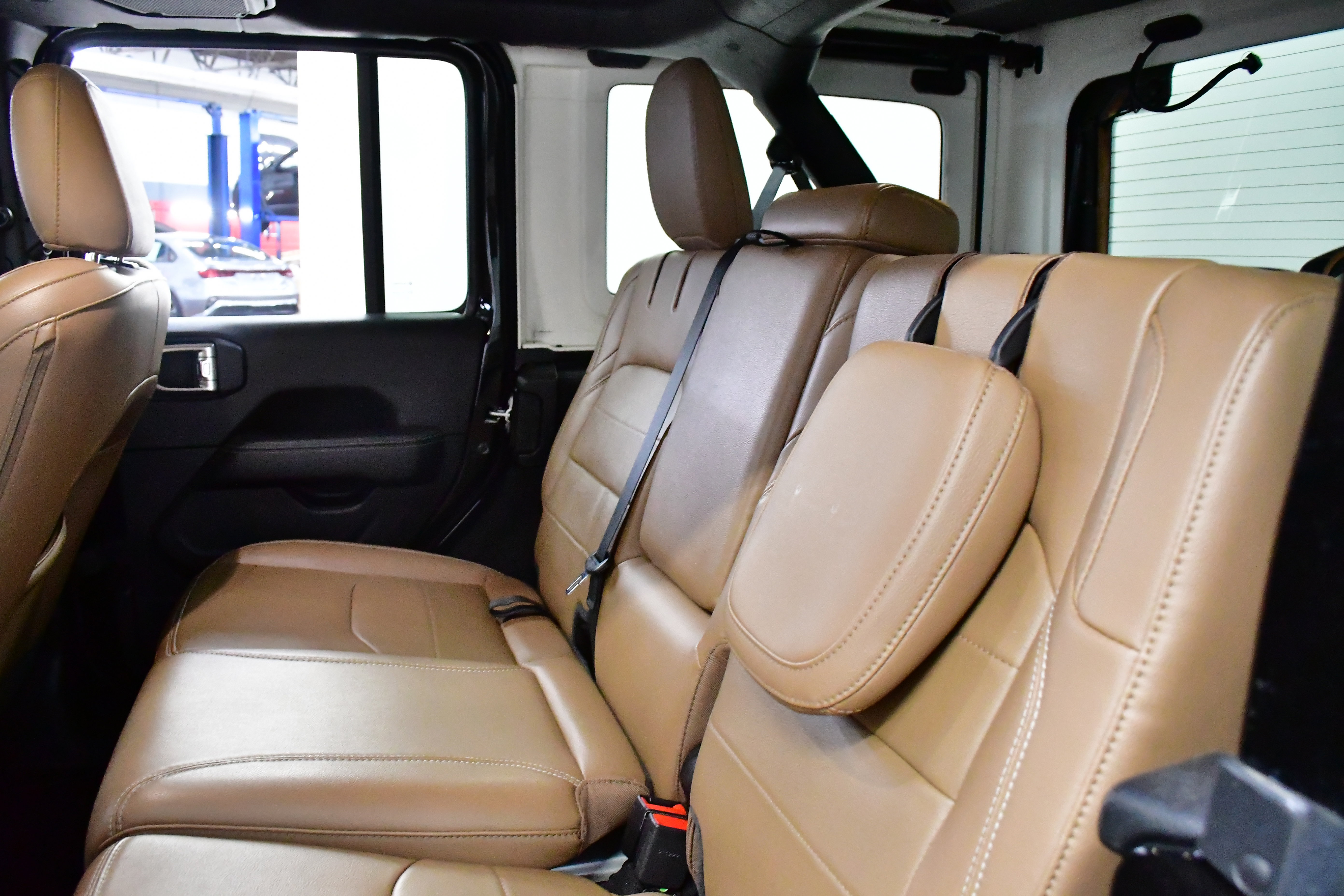 Used 2022 Jeep Wrangler Unlimited Sahara w/ Cold Weather Group image 17