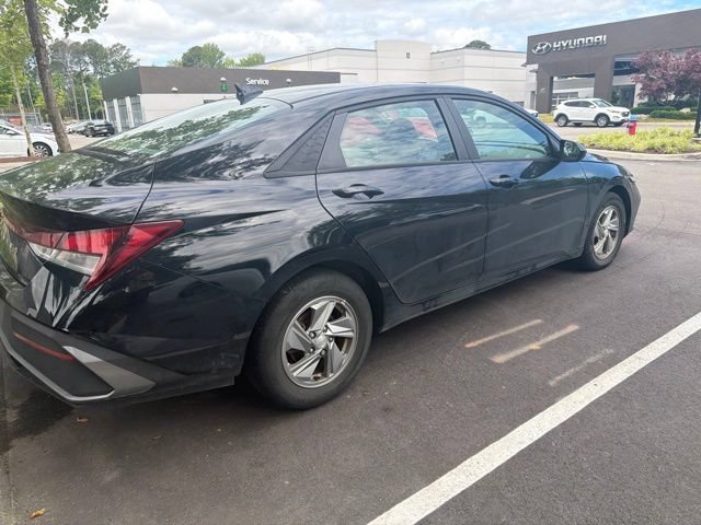 Used 2024 Hyundai Elantra SE FWD image 6