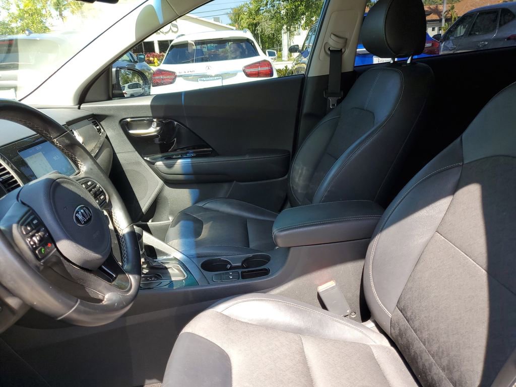 Used 2018 Kia Niro EX w/ Option Group 020 FWD image 19