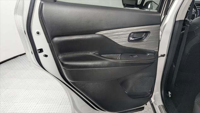 Used 2018 Nissan Murano SL w/ Midnight Edition Package image 16