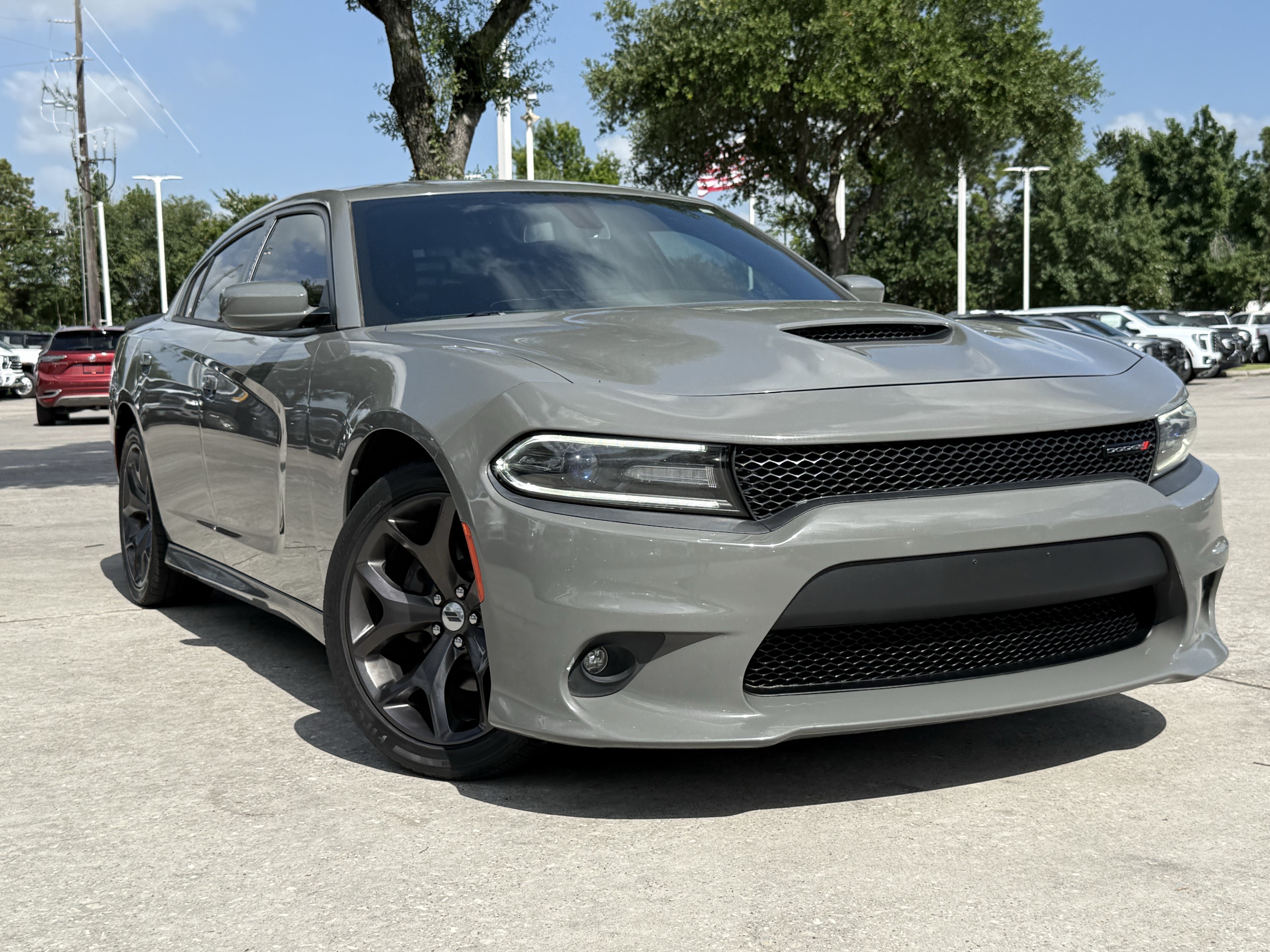 Used 2018 Dodge Charger SXT Plus RWD image 2