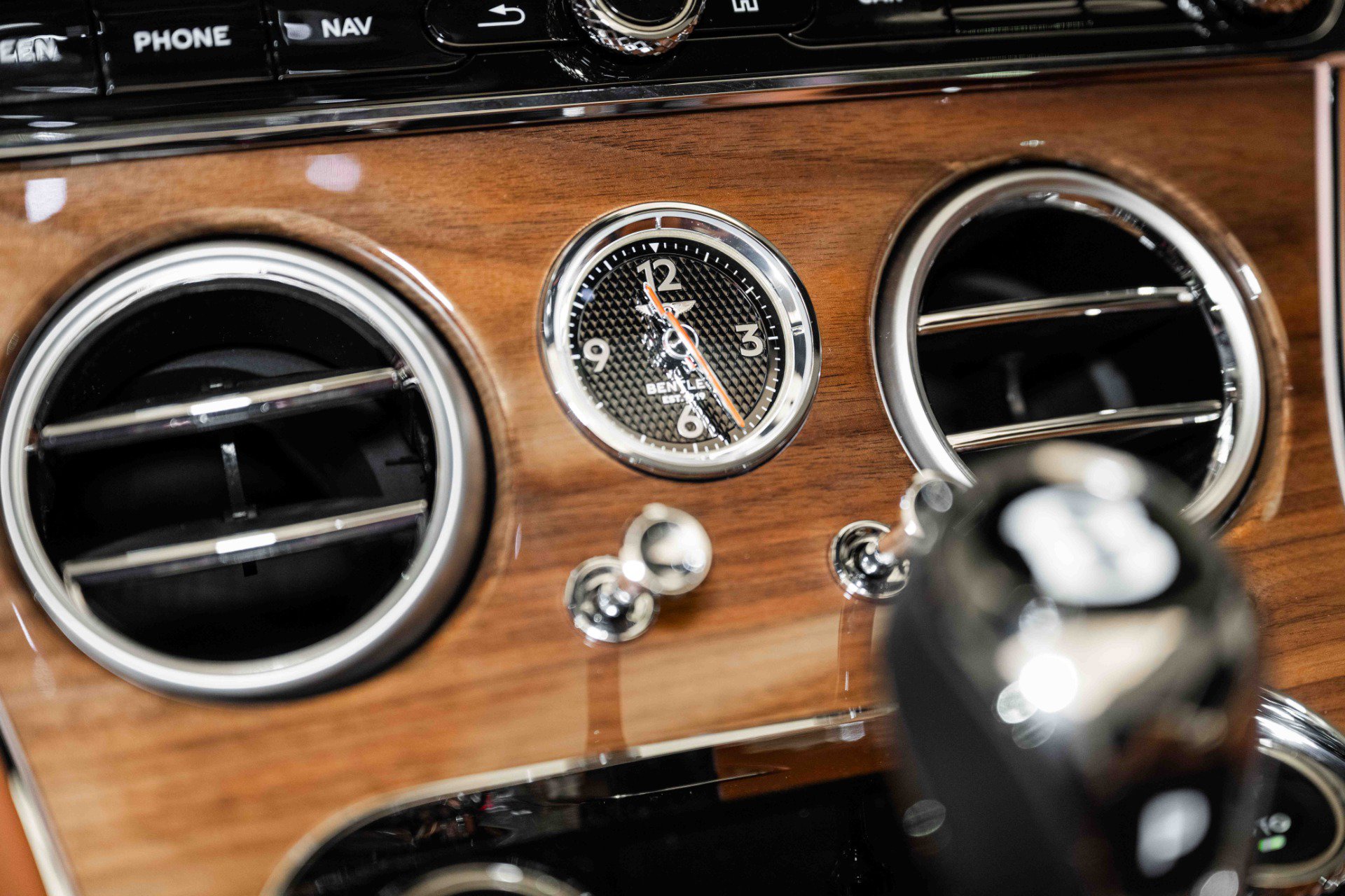 Certified 2024 Bentley Continental GT V8 AWD/4WD image 32