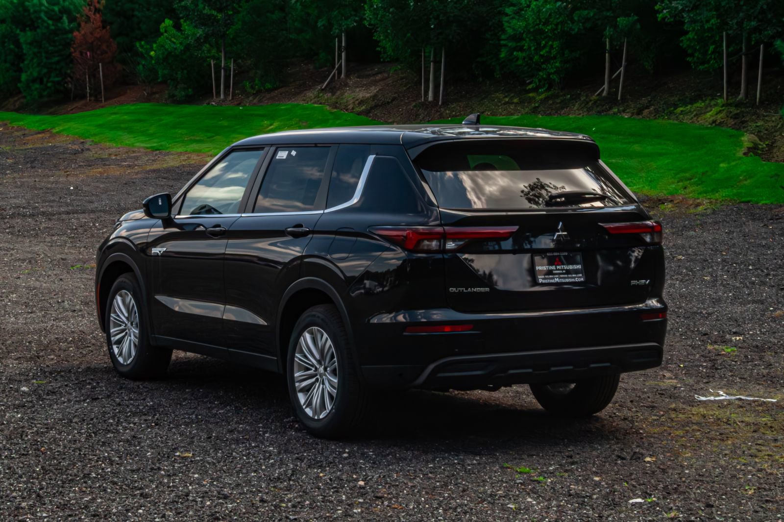 New 2025 Mitsubishi Outlander ES image 6