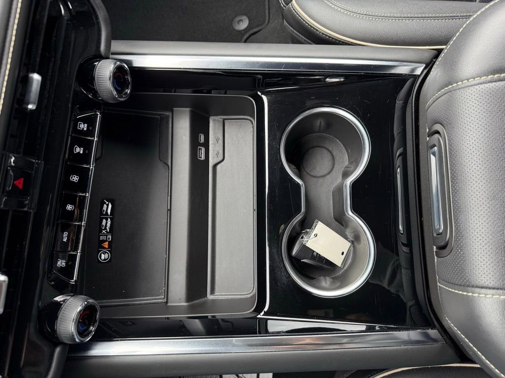 Used 2025 Chevrolet Suburban Premier image 42