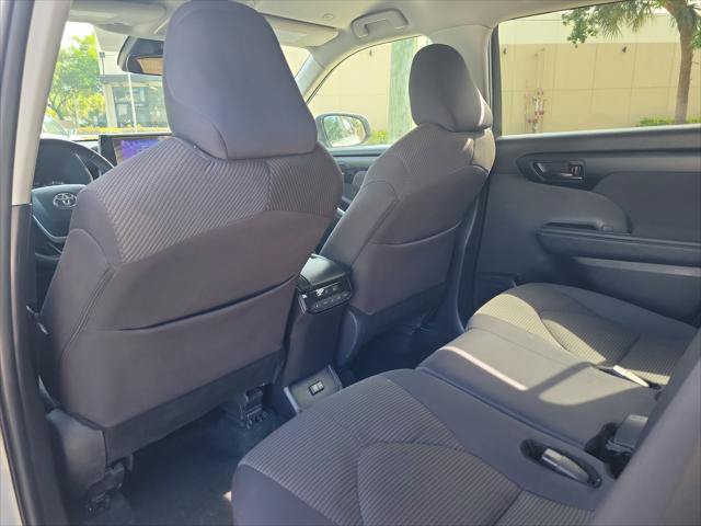 Used 2024 Toyota Highlander LE FWD image 13