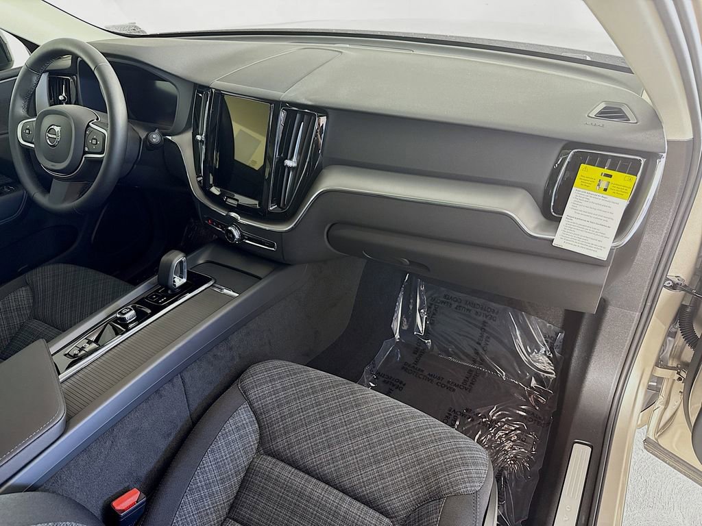 Used 2025 Volvo XC60 B5 Core w/ Protection Package Premier image 29