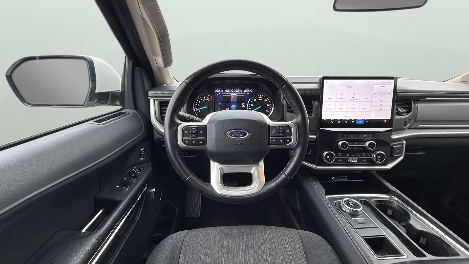 Used 2023 Ford Expedition XLT image 13