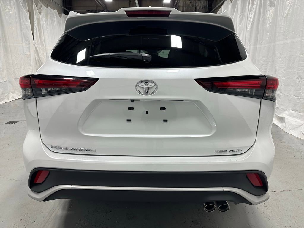 Used 2025 Toyota Highlander XSE image 6
