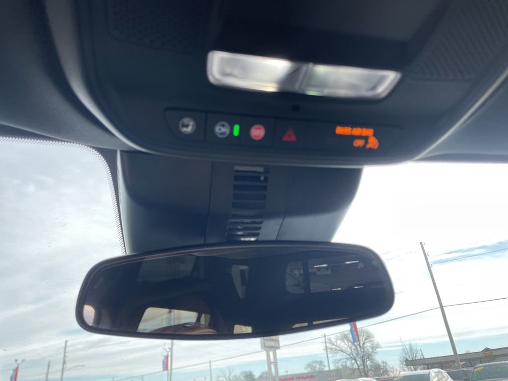 Used 2025 Chevrolet Traverse LT image 22