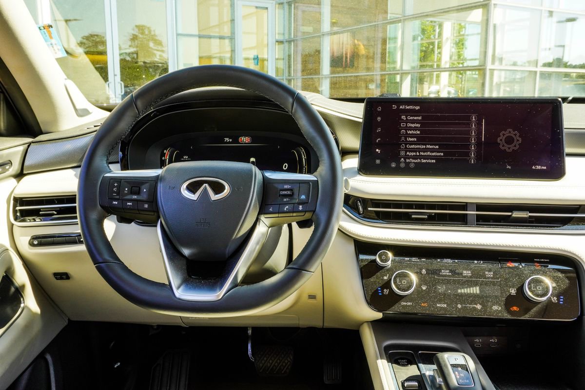 Certified 2026 INFINITI QX60 Luxe w/ Family Package FWD image 17