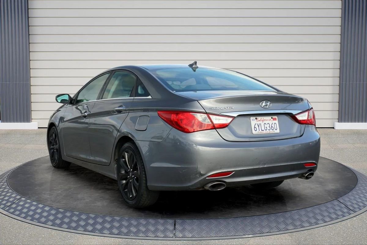 Used 2011 Hyundai Sonata SE w/ Navigation & Sunroof Pkg 4 FWD image 5