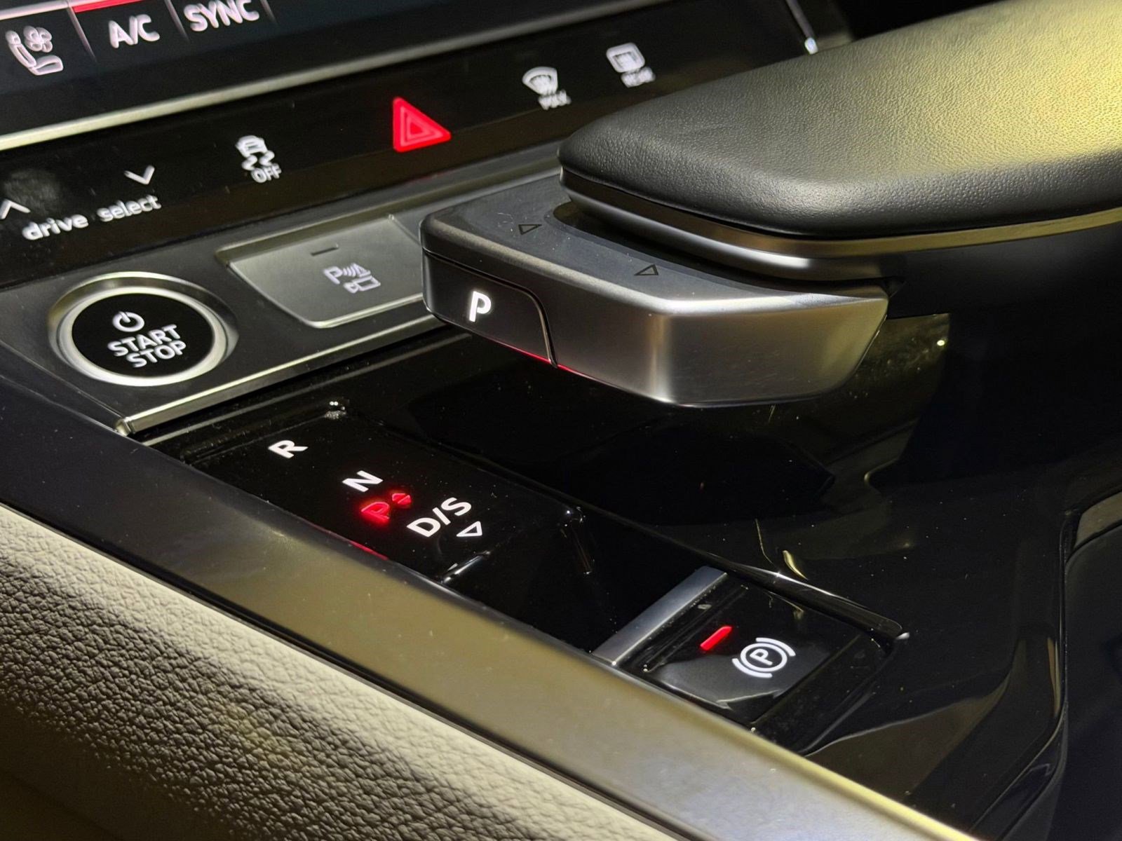 Certified 2023 Audi e-tron Premium Plus w/ Premium Plus Package AWD/4WD image 18