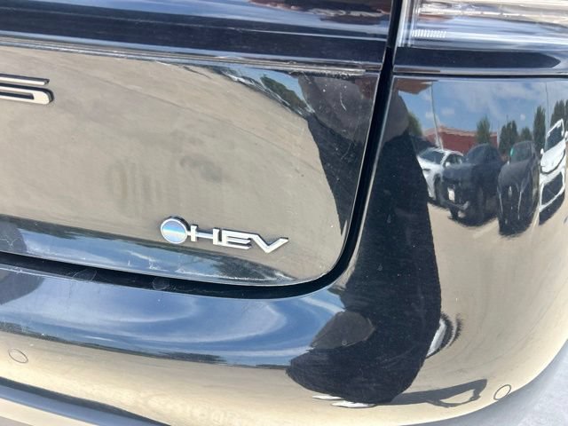 Used 2025 Toyota Prius LE FWD image 4