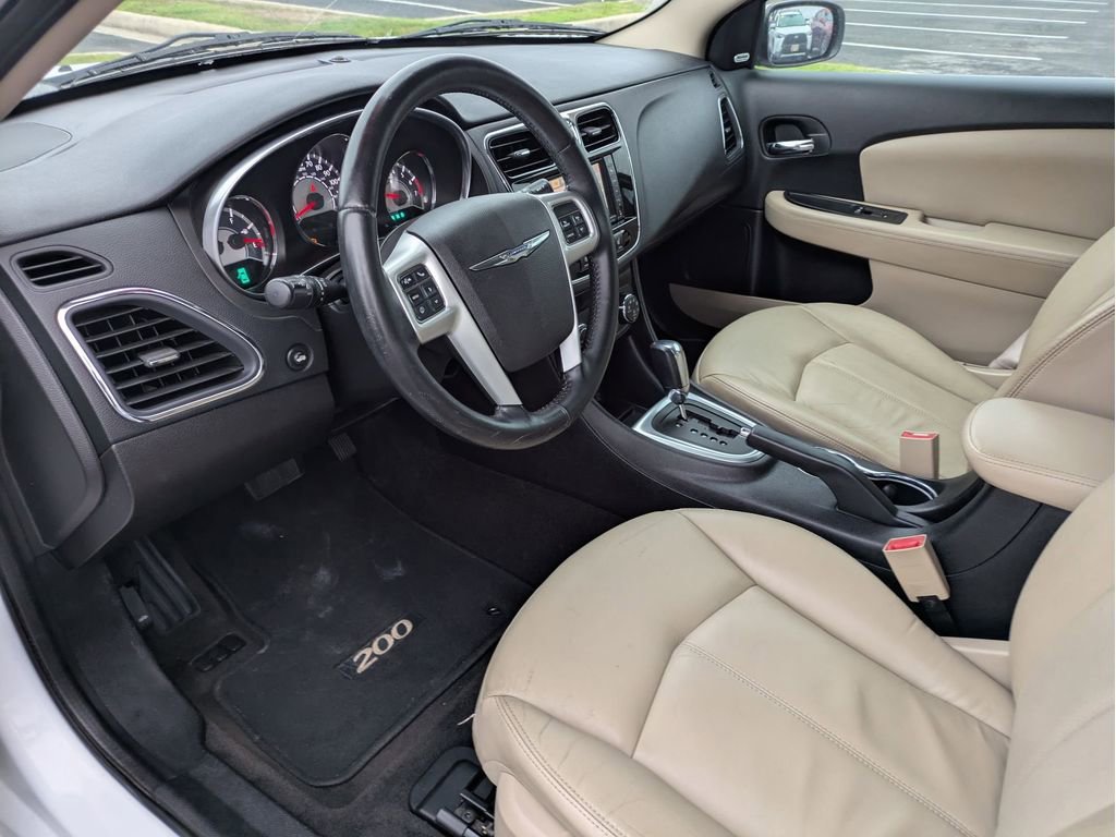 Used 2011 Chrysler 200 Limited FWD image 9