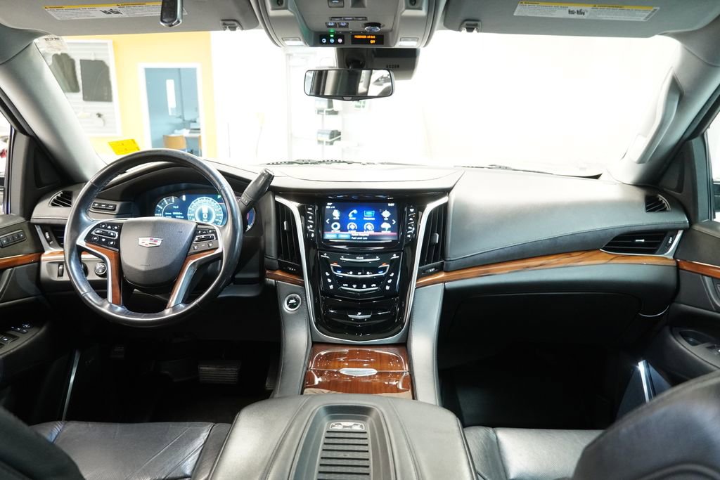 Used 2019 Cadillac Escalade ESV Luxury image 23