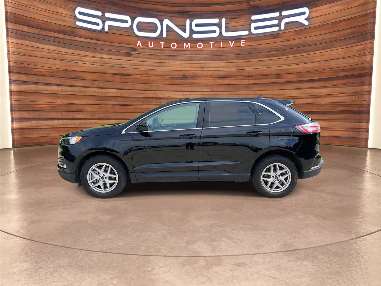 Used 2023 Ford Edge SEL w/ Convenience Package AWD/4WD image 2