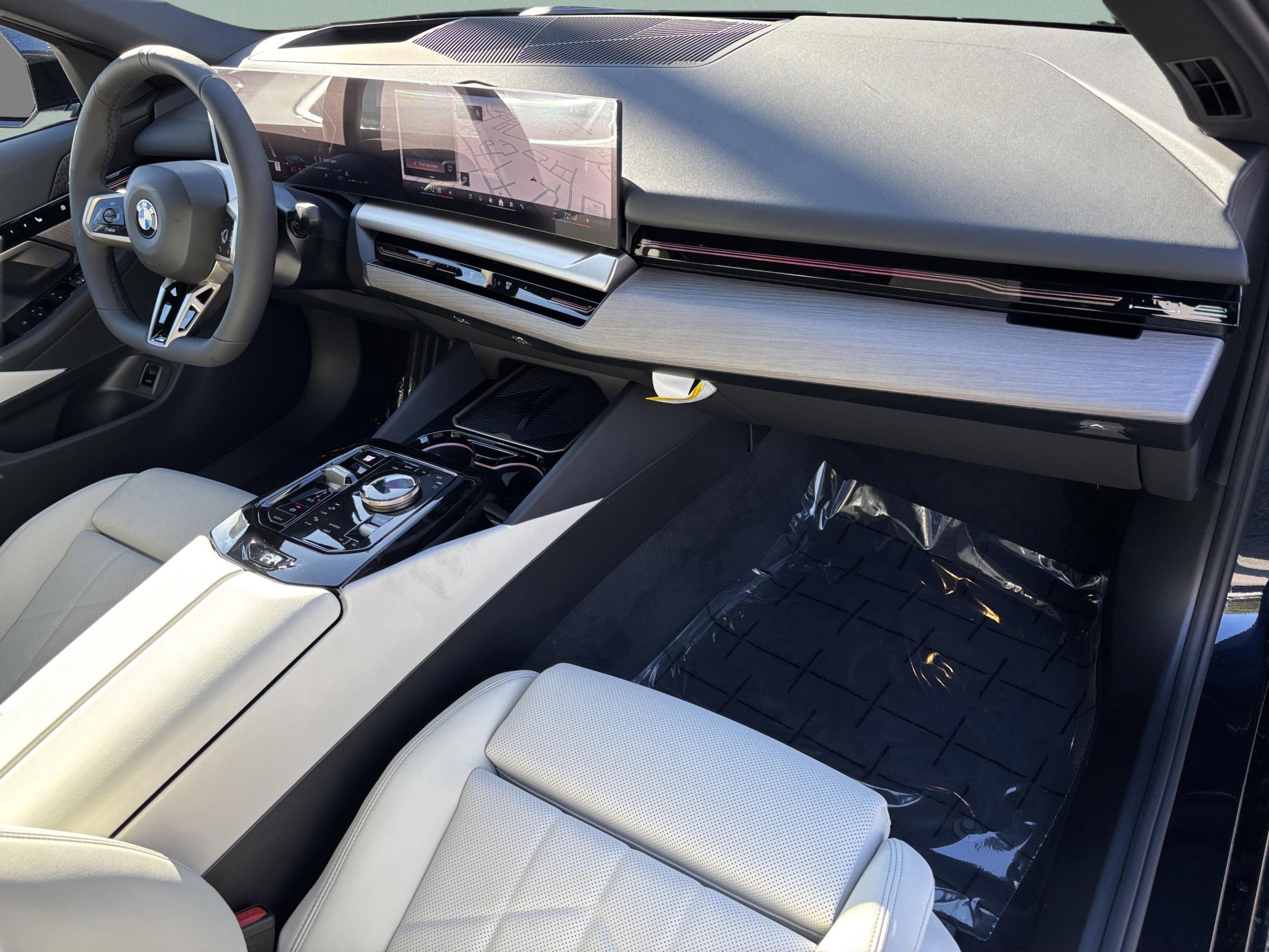 Used 2026 BMW 530i w/ M Sport Package image 25