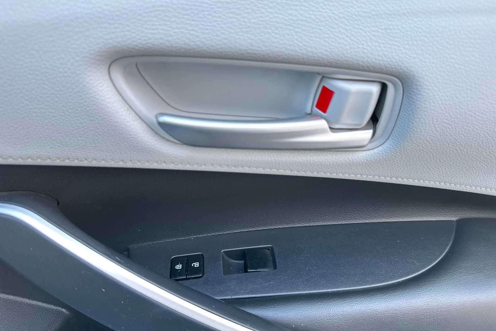 Used 2020 Toyota Corolla SE FWD image 18