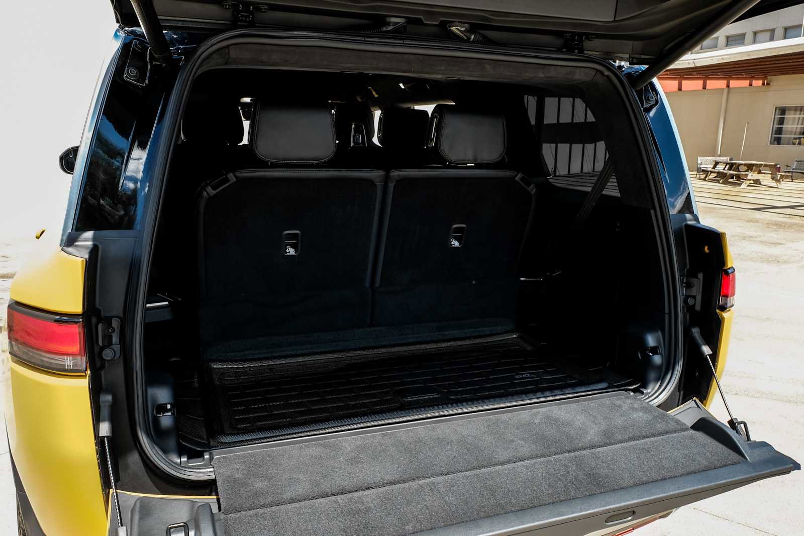 Used 2023 Rivian R1S Adventure image 54