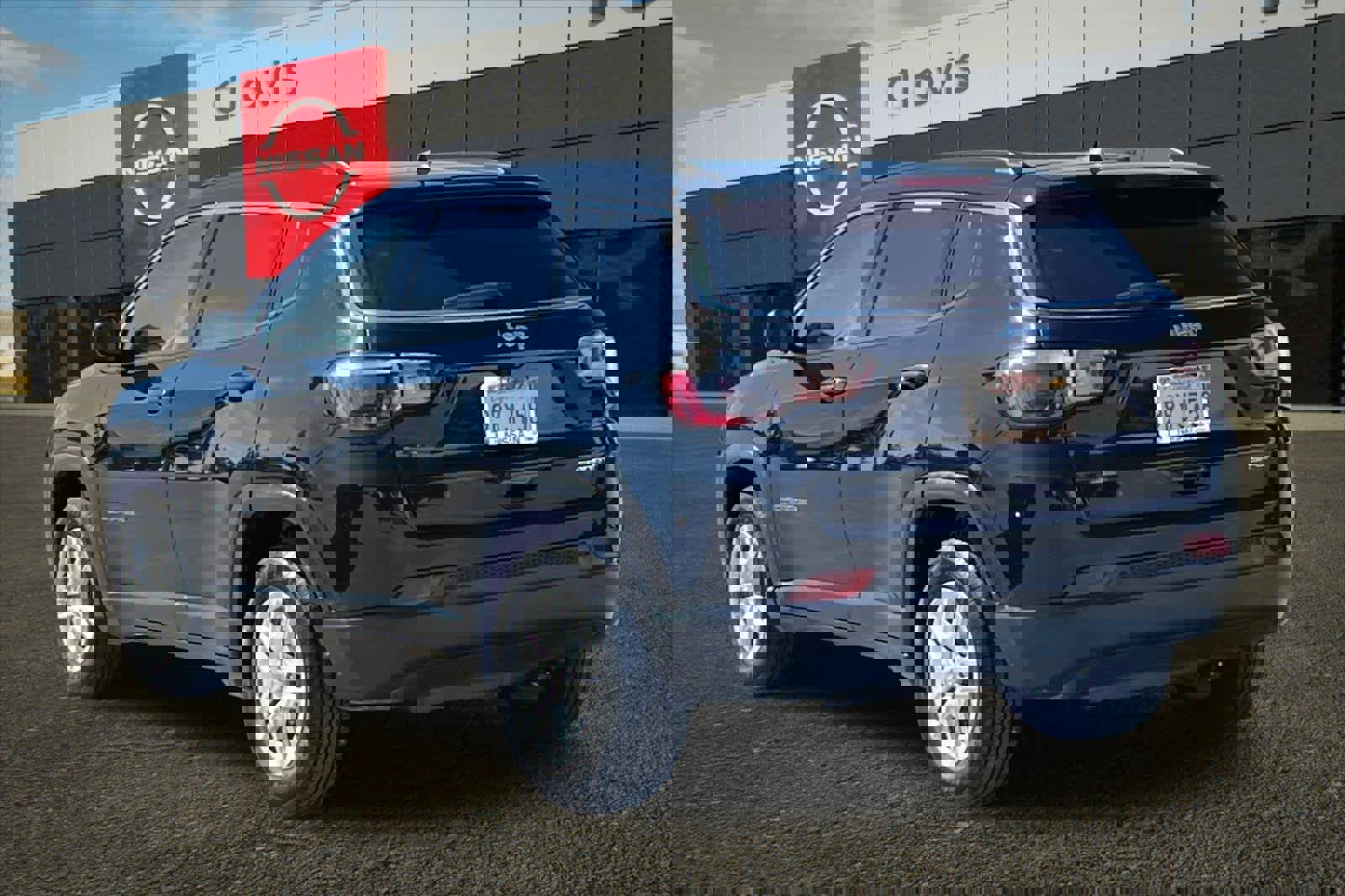 Used 2021 Jeep Compass Sport image 7