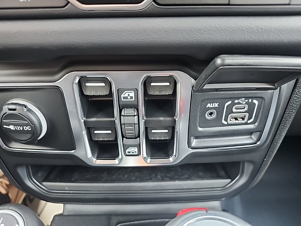 New 2025 Jeep Wrangler Unlimited Sahara AWD/4WD image 34