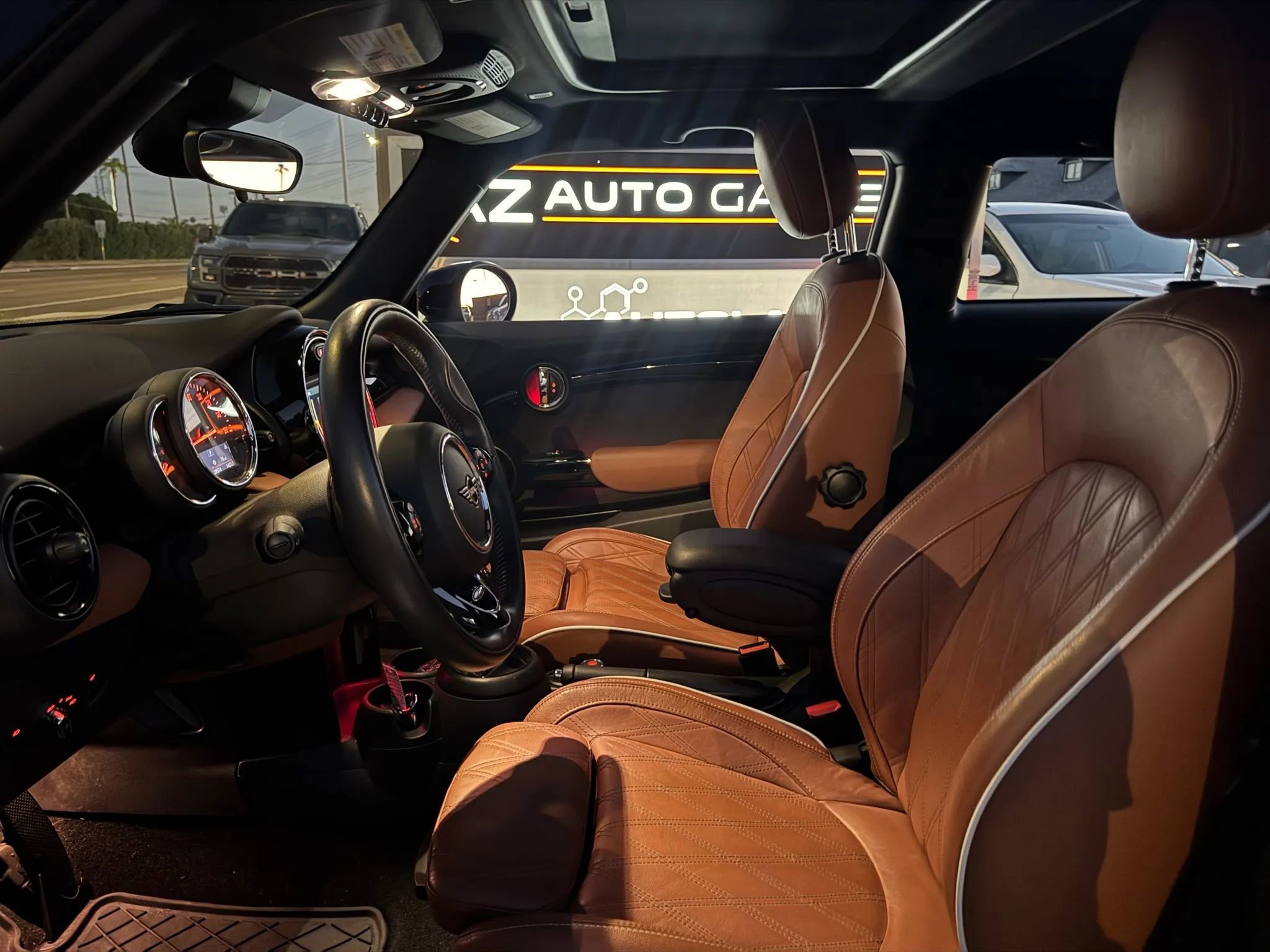 Used 2021 MINI Cooper 2-Door Hardtop w/ Signature Upholstery Package image 28