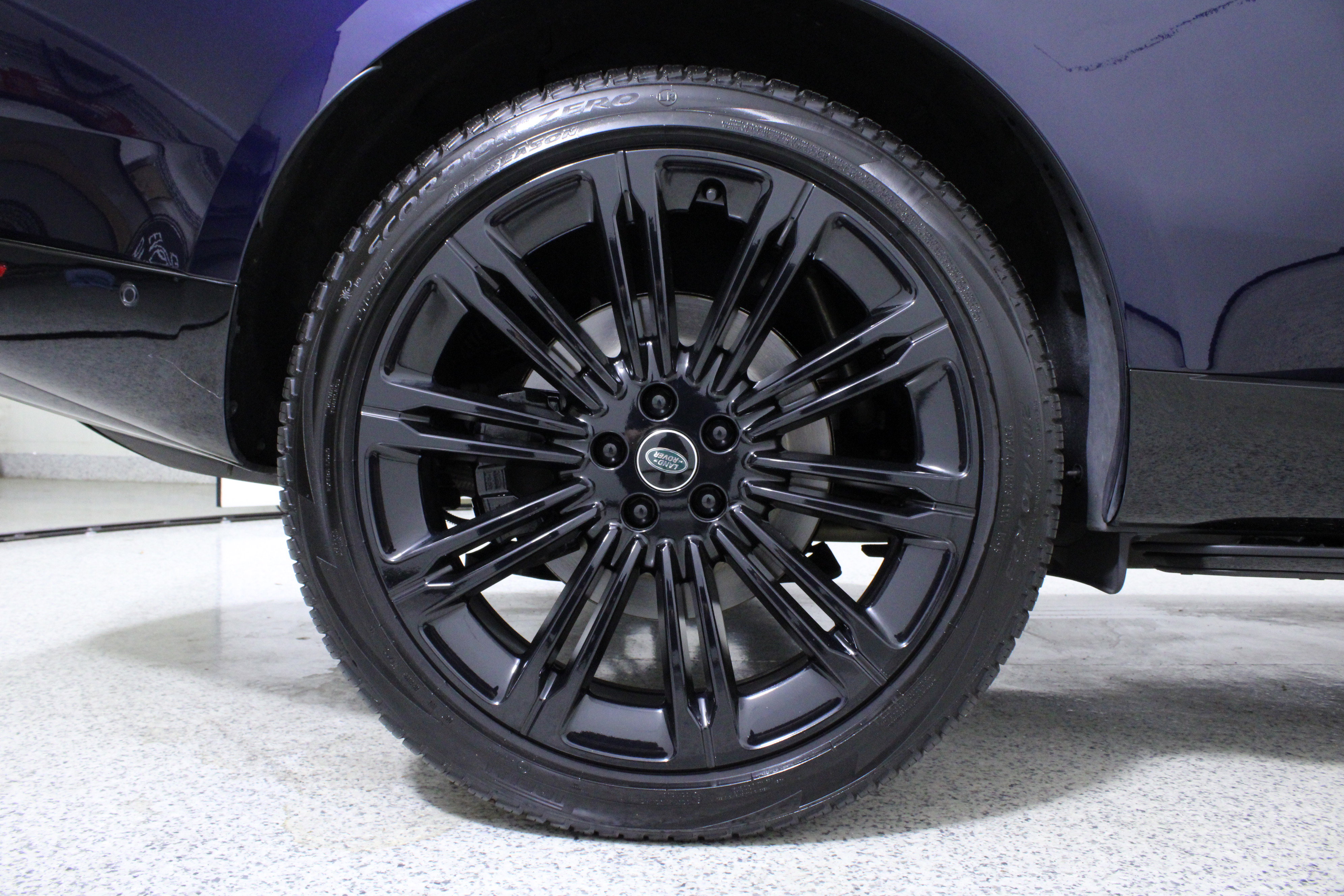 Used 2023 Land Rover Range Rover Long Wheelbase SE image 8