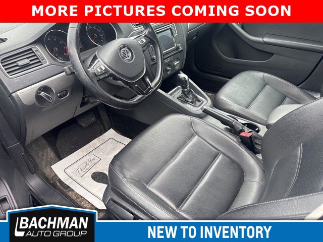 Used 2017 Volkswagen Jetta SE image 5