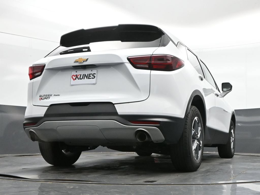 Used 2025 Chevrolet Blazer LT AWD/4WD image 40