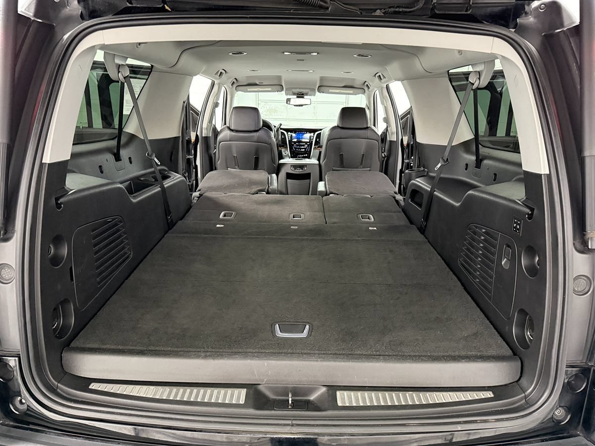 Used 2020 Cadillac Escalade ESV 4WD w/ LPO, Radiant Package image 31