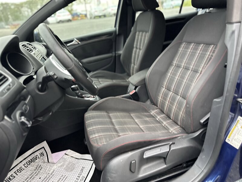 Used 2011 Volkswagen Golf 4-Door FWD image 10