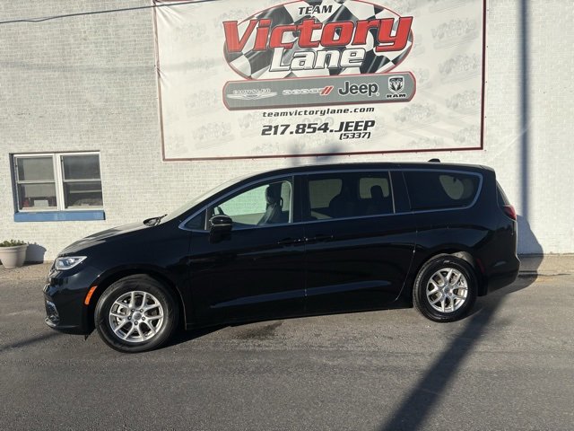 Used 2024 Chrysler Pacifica Touring-L image 1