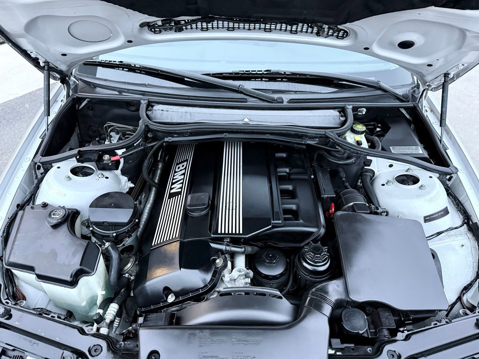 Used 2005 BMW 330xi Sedan image 44