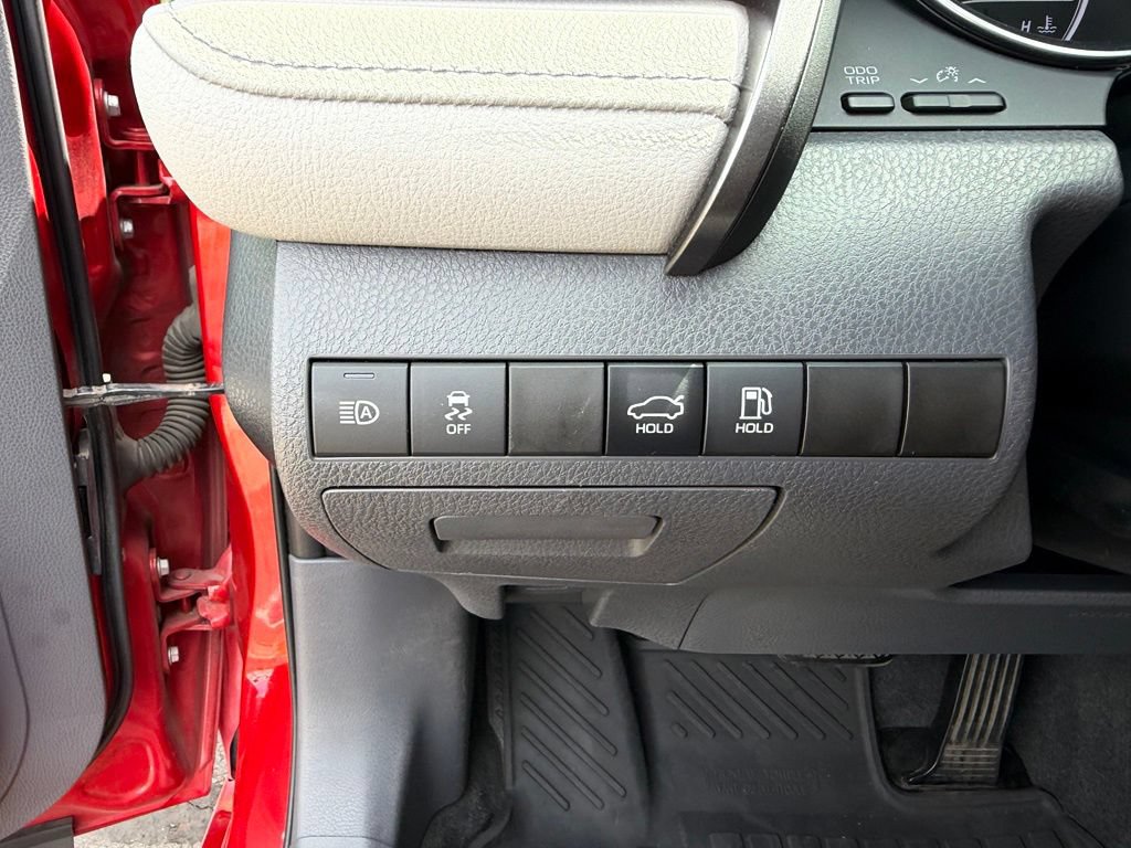Used 2020 Toyota Camry SE FWD image 20