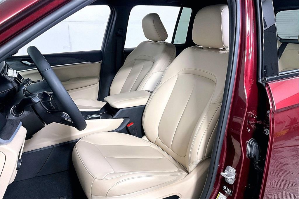 Used 2024 Jeep Grand Cherokee Limited image 25