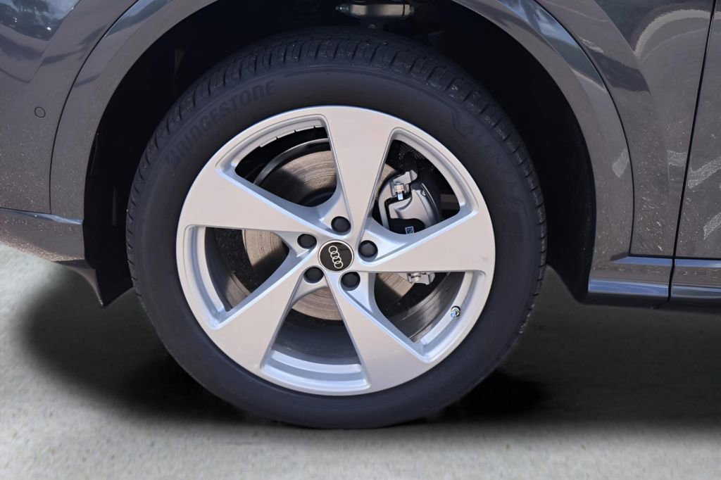 New 2025 Audi Q5 Premium Plus image 9