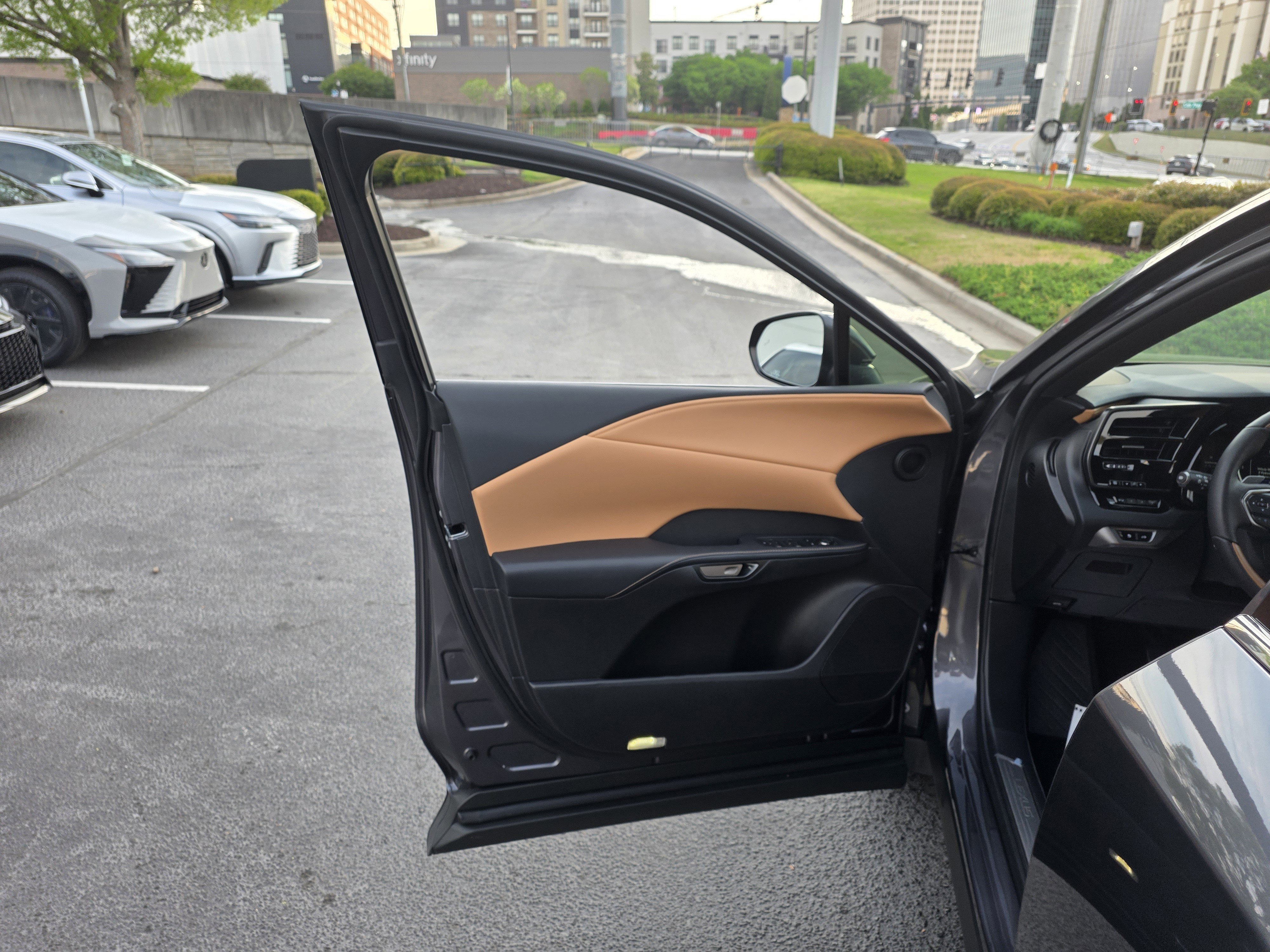 Used 2025 Lexus RX 350 Premium w/ Accessory Package (Z1) image 9